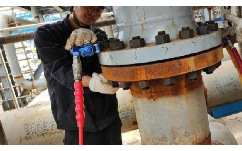 冶金余热回收设备螺栓安装预紧选用KWZK登录入口液压力矩扳手