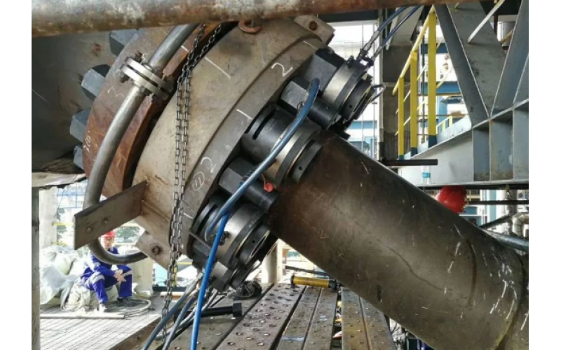 化肥氨合成塔顶盖螺栓预紧客户选用登录入口KWZK液压螺栓拉伸器